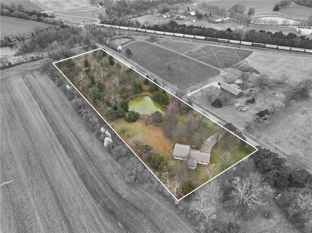 1074 S 240th Street, Pittsburg, KS 66762