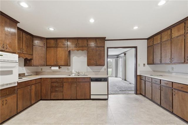 1074 S 240th Street, Pittsburg, KS 66762