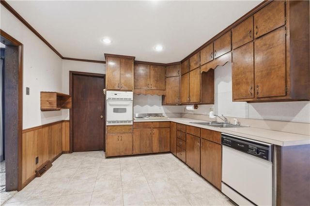 1074 S 240th Street, Pittsburg, KS 66762