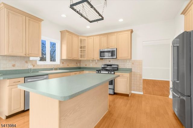 205 Hogan Ct, Bethlehem Twp., NJ 08802