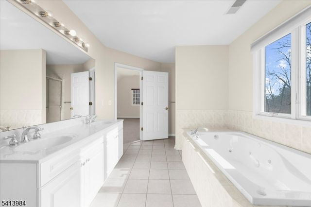 205 Hogan Ct, Bethlehem Twp., NJ 08802