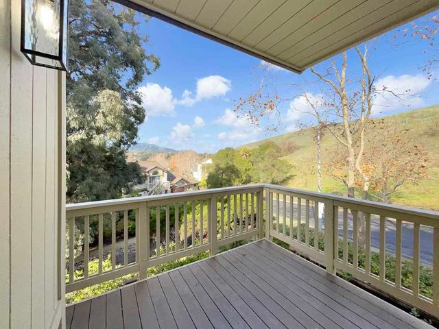 1861 Lamplight Ct, Walnut Creek, CA 94597