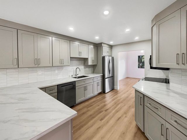 1861 Lamplight Ct, Walnut Creek, CA 94597