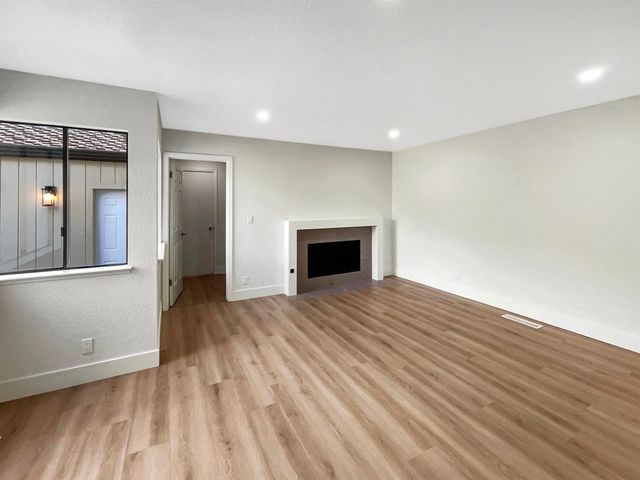 1861 Lamplight Ct, Walnut Creek, CA 94597