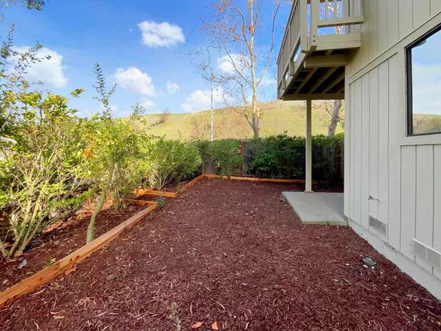 1861 Lamplight Ct, Walnut Creek, CA 94597