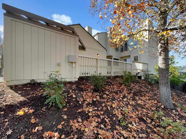 1861 Lamplight Ct, Walnut Creek, CA 94597