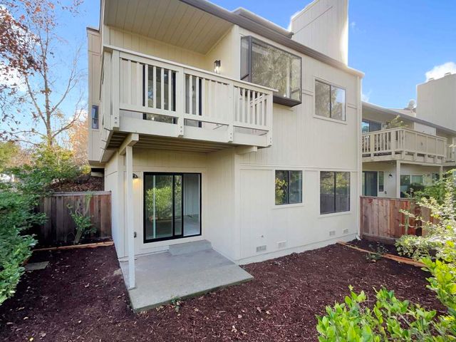 1861 Lamplight Ct, Walnut Creek, CA 94597