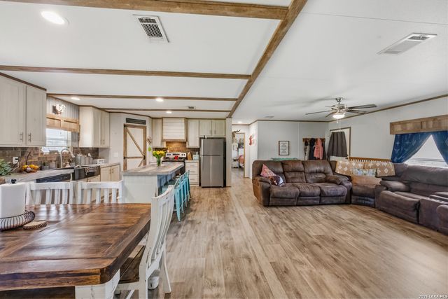 490 Hernandez, Poteet, TX 78065