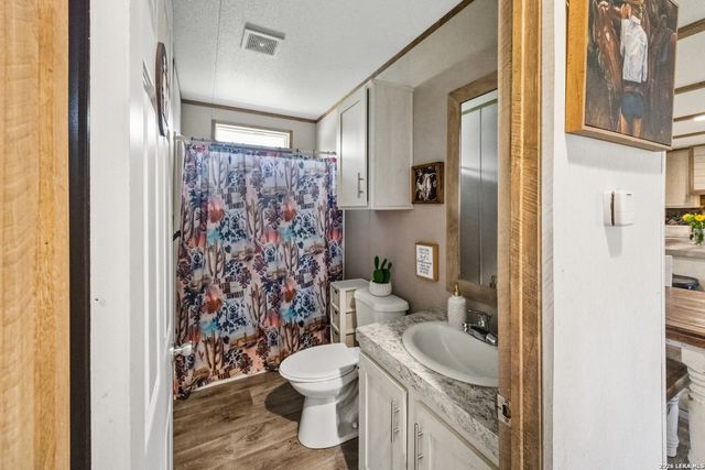 490 Hernandez, Poteet, TX 78065