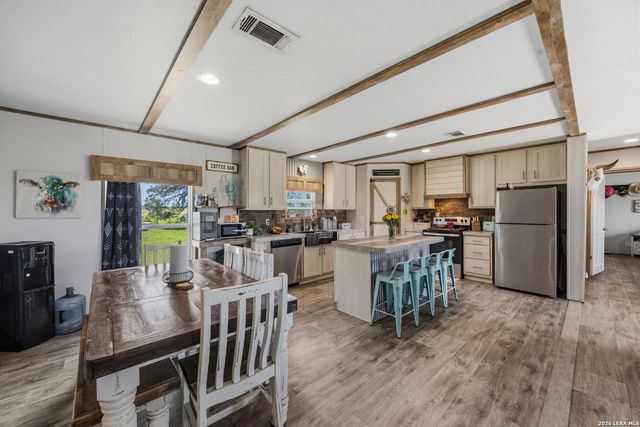 490 Hernandez, Poteet, TX 78065