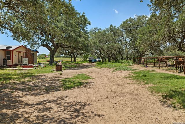 490 Hernandez, Poteet, TX 78065