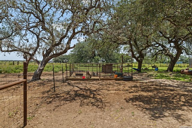 490 Hernandez, Poteet, TX 78065