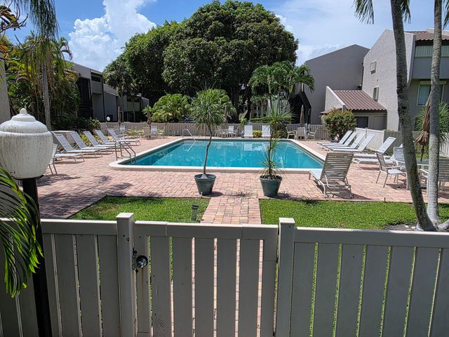 159 NW 70th Street 512, Boca Raton, FL 33487