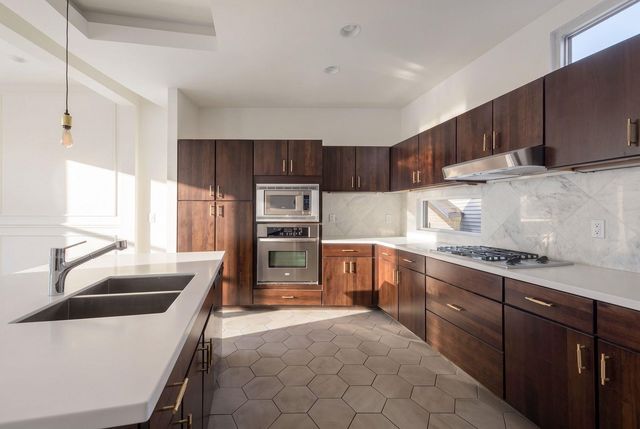 1500 Summit ST 5, Austin, TX 78741