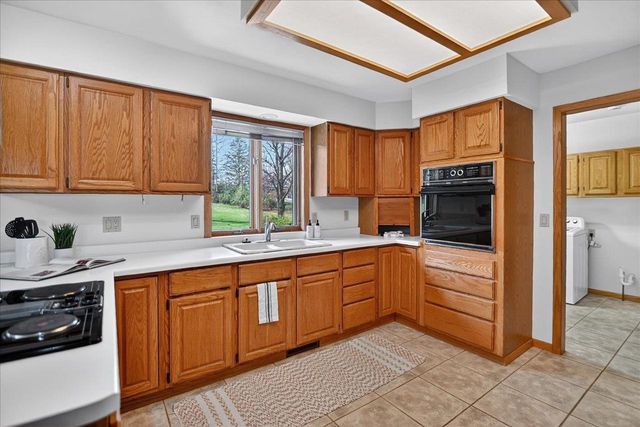 6841 Cross Country Road, Verona, WI 53593