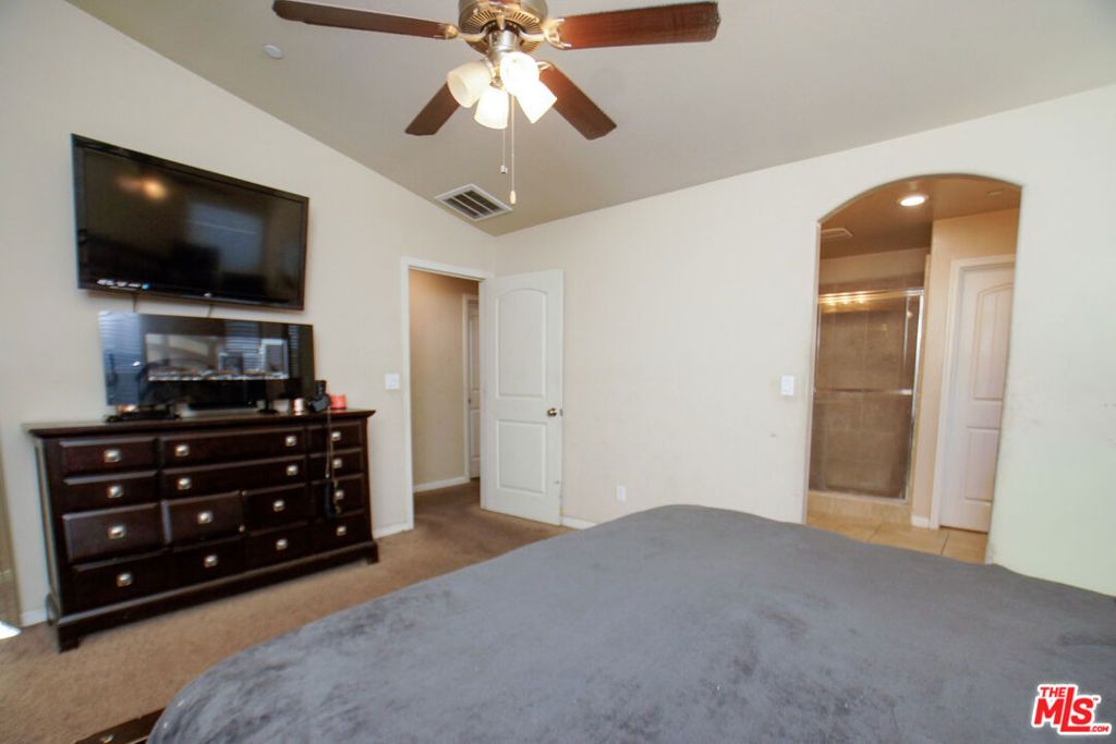 Image 10 of property listing at 6014 Samuelson Street, Bakersfield, CA 93313