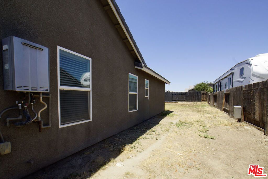 Image 22 of property listing at 6014 Samuelson Street, Bakersfield, CA 93313