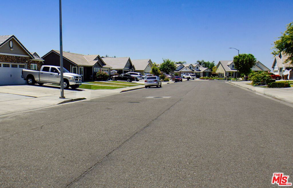 Image 24 of property listing at 6014 Samuelson Street, Bakersfield, CA 93313