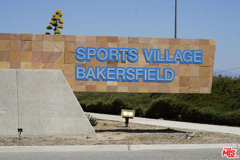 Image 25 of property listing at 6014 Samuelson Street, Bakersfield, CA 93313