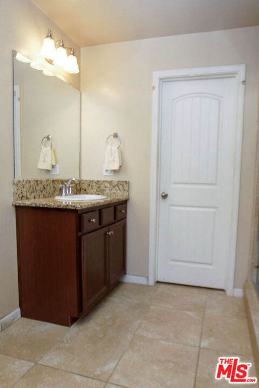 Image 6 of property listing at 6014 Samuelson Street, Bakersfield, CA 93313