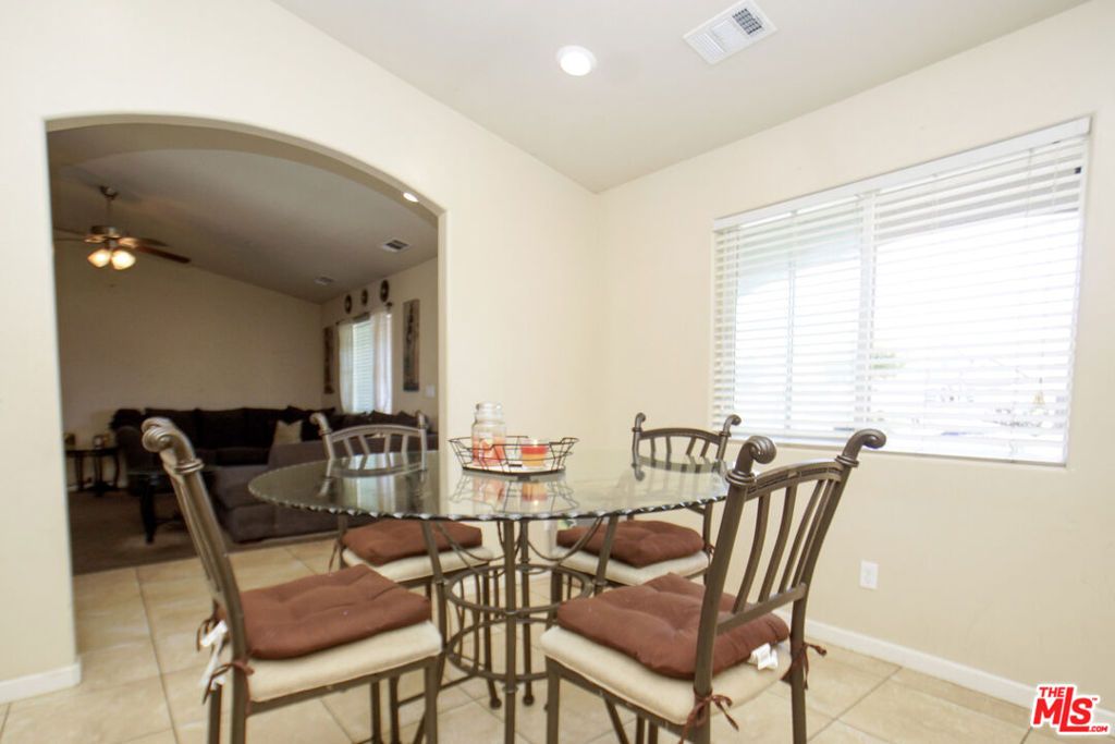 Image 8 of property listing at 6014 Samuelson Street, Bakersfield, CA 93313