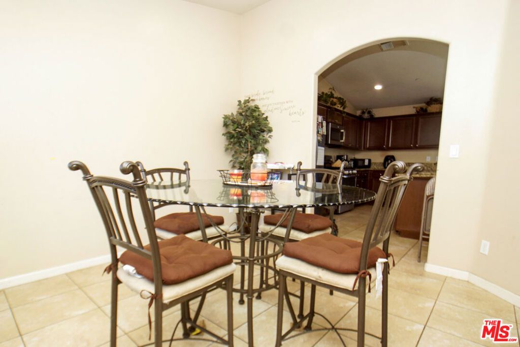 Image 9 of property listing at 6014 Samuelson Street, Bakersfield, CA 93313