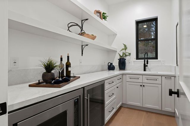 3920 Bankhead Rd, Loomis, CA 95650