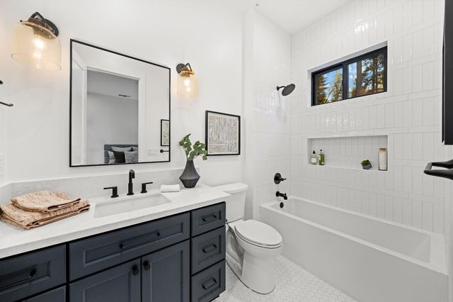 3920 Bankhead Rd, Loomis, CA 95650