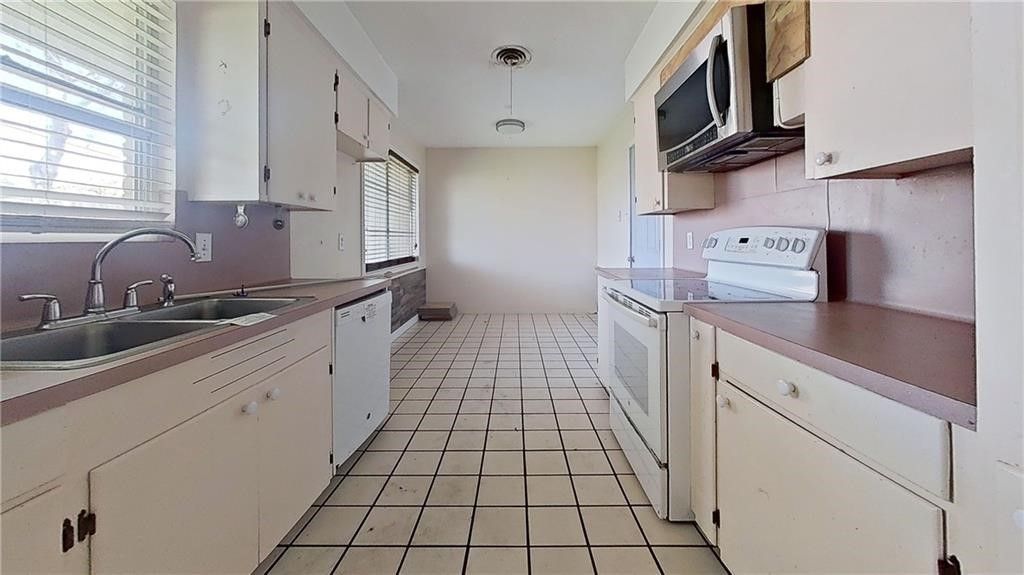 4245 Dody St, Corpus Christi, TX 78411 — photo 2