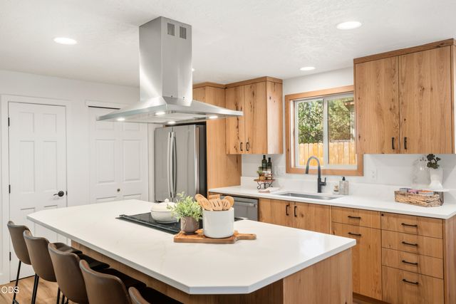1940 SW Forest Ridge Avenue, Bend, OR 97702