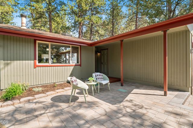 1940 SW Forest Ridge Avenue, Bend, OR 97702