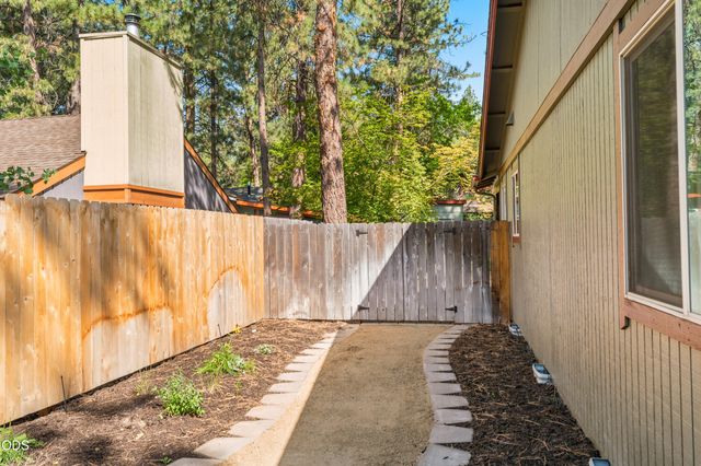 1940 SW Forest Ridge Avenue, Bend, OR 97702