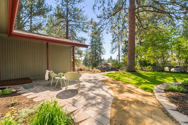 1940 SW Forest Ridge Avenue, Bend, OR 97702