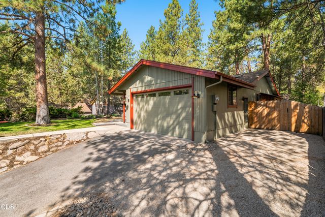 1940 SW Forest Ridge Avenue, Bend, OR 97702
