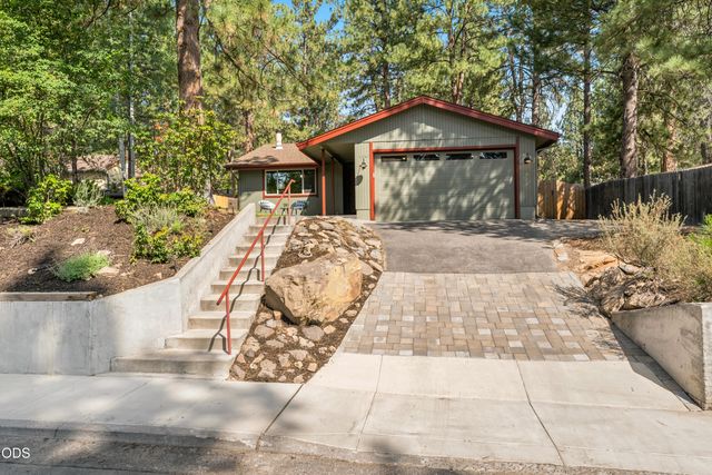 1940 SW Forest Ridge Avenue, Bend, OR 97702