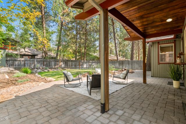 1940 SW Forest Ridge Avenue, Bend, OR 97702