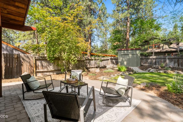1940 SW Forest Ridge Avenue, Bend, OR 97702