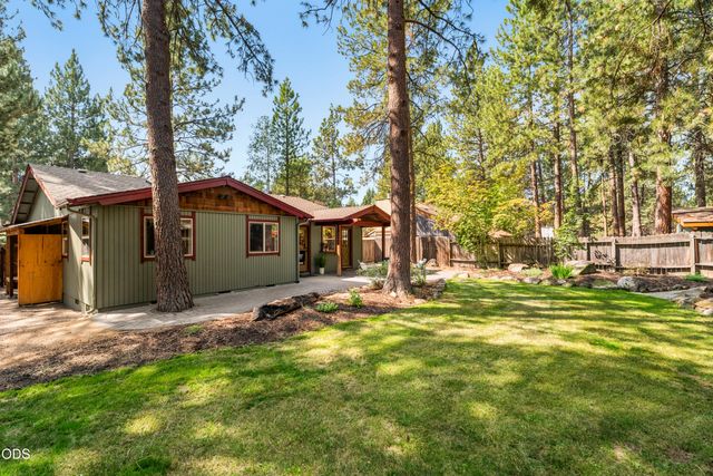 1940 SW Forest Ridge Avenue, Bend, OR 97702