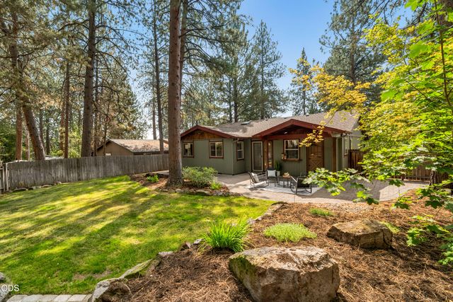 1940 SW Forest Ridge Avenue, Bend, OR 97702