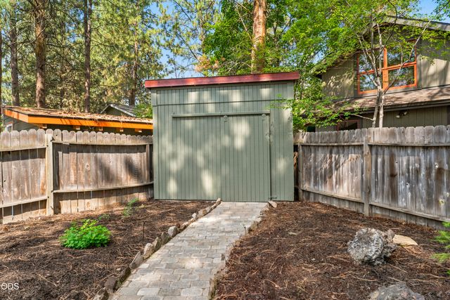 1940 SW Forest Ridge Avenue, Bend, OR 97702