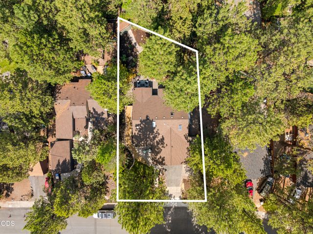 1940 SW Forest Ridge Avenue, Bend, OR 97702