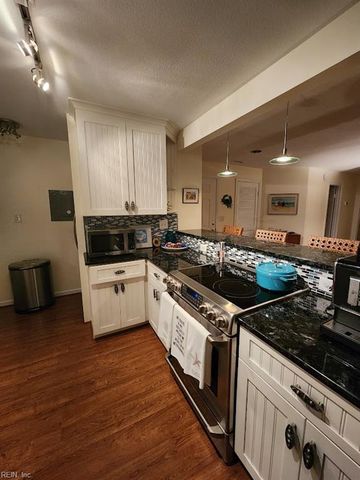 417 Harbour Pt Apt 202, Virginia Beach, VA 23451