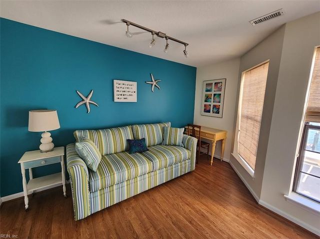 417 Harbour Pt Apt 202, Virginia Beach, VA 23451