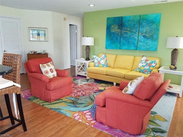 417 Harbour Pt Apt 202, Virginia Beach, VA 23451