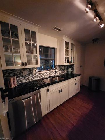 417 Harbour Pt Apt 202, Virginia Beach, VA 23451