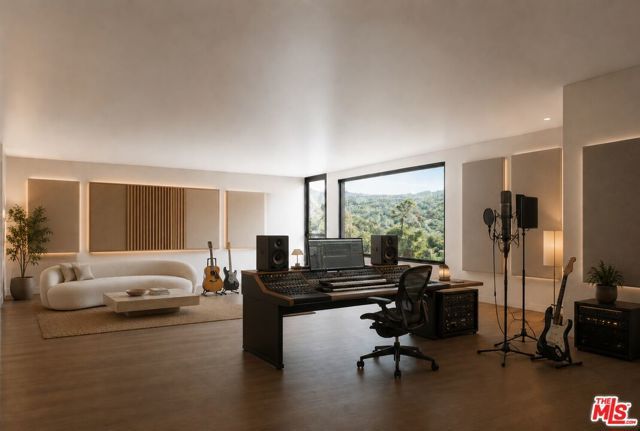 570 Schueren, Malibu, CA 90265