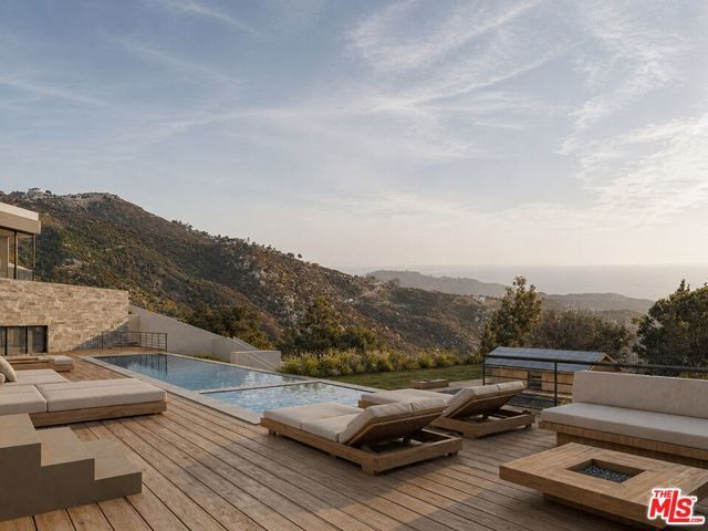 570 Schueren, Malibu, CA 90265