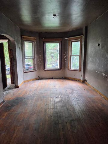 6833 S BISHOP Street, Chicago, IL 60636