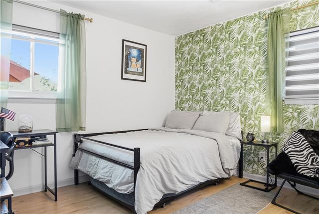 925 Lamplight LN, Virginia Beach, VA 23452