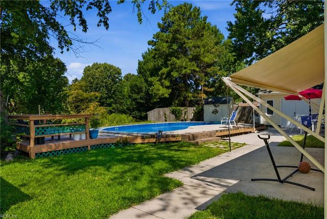 925 Lamplight LN, Virginia Beach, VA 23452